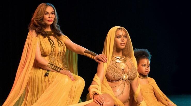 Στη Μύκονο η μητέρα της Beyonce, Tina Knowles! [βίντεο]