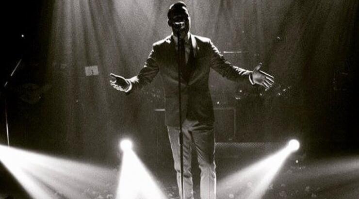 Έλληνας τραγουδιστής πήγε μαζί με τη σύντροφό του στην πρόβα νυφικού της [εικόνες]