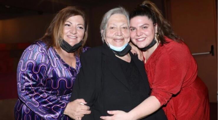 Δανάη Μπάρκα: Μαζί με τα κορίτσια της στην Καλαμάτα για το Πάσχα [βίντεο]