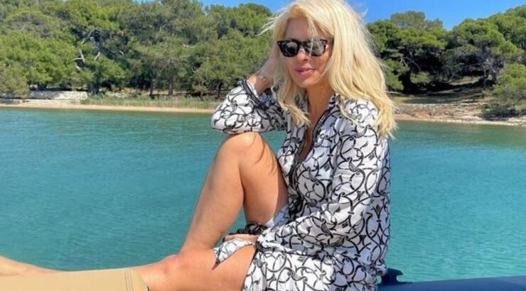 Ελένη Μενεγάκη: Πόζαρε στην αγκαλιά της μητέρας της στην πιο καλοκαιρινή τους εικόνα