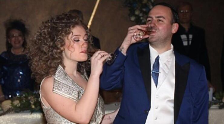 Ποιος επώνυμος Έλληνας δήλωσε για τον αρραβώνα του Μαυρίκιου: "Δεν χόρτασα, μόνο σαλάτες και τυράκια έφαγα" [βίντεο]