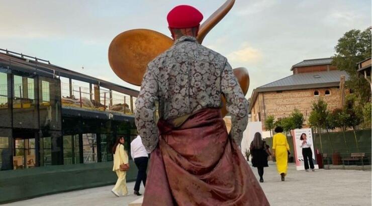 Επώνυμος Έλληνας: "Το φέρετρό μου θέλω να είναι μακρύ γιατί θέλω να φορέσω δωδεκάποντα" [βίντεο]