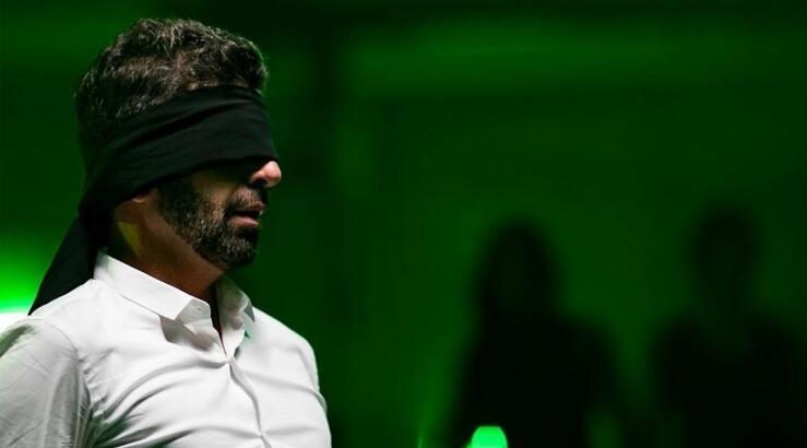 Γνωστός Έλληνας ηθοποιός: "Ήμουν "τσιλιαδόρος" σε λέσχες, πρόσεχα μη μας κάνει "ντου" η αστυνομία"