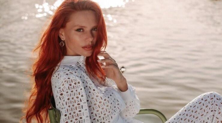 Έβελυν Καζαντζόγλου: Πιο ερωτευμένη από ποτέ στην Κύθνο με τον σύντροφό της [εικόνες]