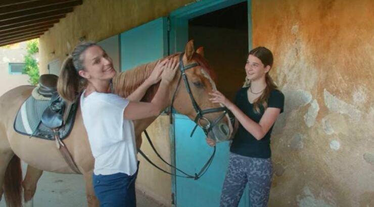 Κάτια Ζυγούλη: Μαζί με την κόρη της, Αναστασία, μοιράζονται τα δικά τους tips για ιπασσία [βίντεο]