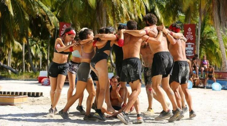 "Survivor": Το ξεχωριστό έπαθλο που απόλαυσε η κόκκινη ομάδα και η νέα παίκτρια στην ομάδα τους [βίντεο]