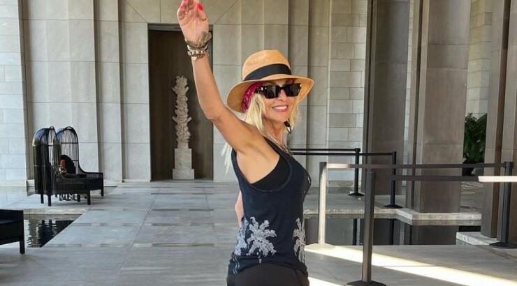 Άννα Βίσση: Μιλάει στον καθρέφτη της και δείτε τι τον ρωτάει! [βίντεο]