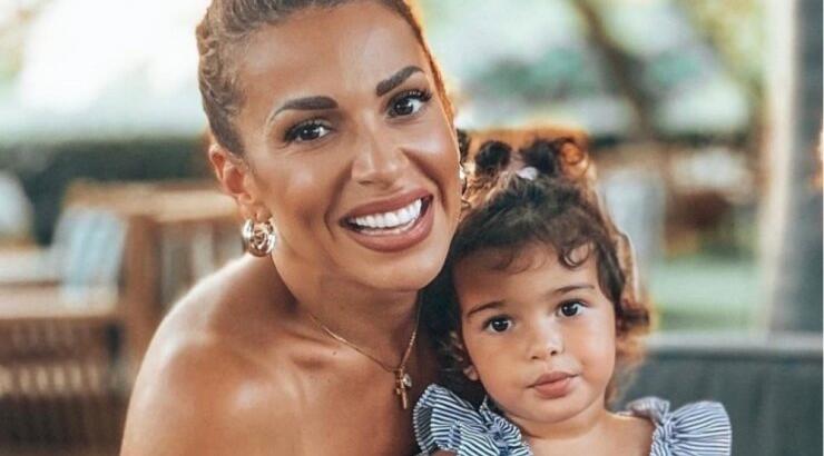 Ελένη Χατζίδου: Στο νοσοκομείο και πάλι η κόρη της μέσα στην ίδια εβδομάδα - Τι συνέβη; [βίντεο]