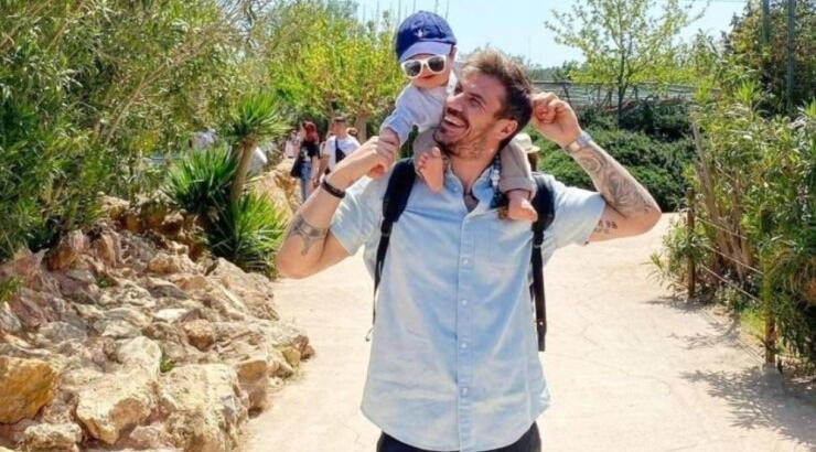 Άκης Πετρετζίκης: Η γλυκιά αντίδραση του γιου του μόλις τον είδε να φτάνει σπίτι τους [βίντεο]