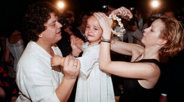 Η κόρη του Βλάσση Μπονάτσου, Zένια μιλά πρώτη φορά για τον θάνατο του πατέρα της και συγκλονίζει [βίντεο]