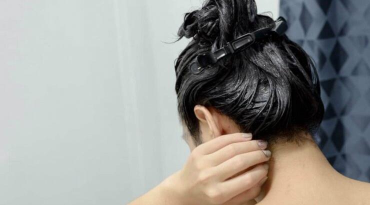 Πέντε τρόποι για να αφαιρέσεις λεκέδες από βαφή μαλλιών από το δέρμα σου