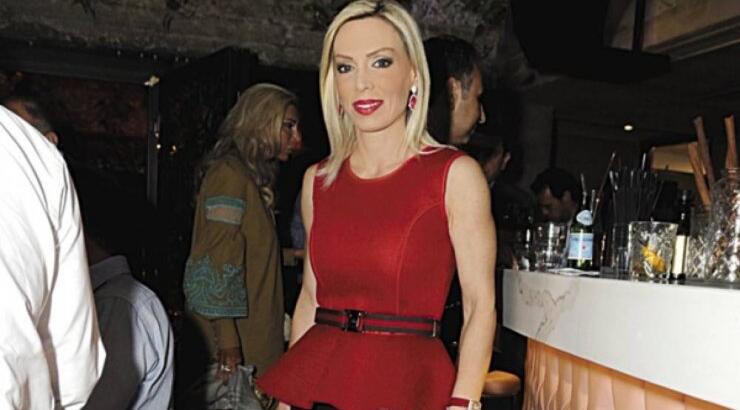 Βαλεντίνα Τσίγκη: Σου δείχνει το φόρεμα των Χριστουγέννων