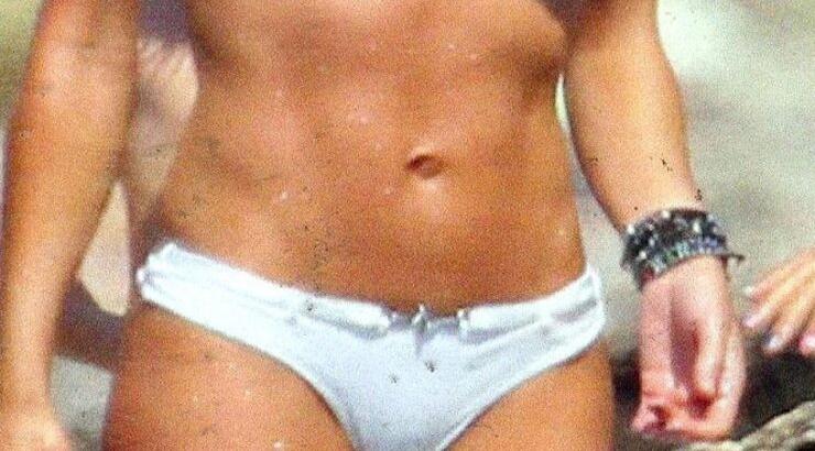 Ποια πασίγνωστη Ελληνίδα τραγουδίστρια διαθέτει αυτούς τους κοιλιακούς; [εικόνες]