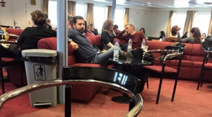 Πόσο πουλήθηκε η φωτογραφία του Βαρουφάκη και της συζύγου του στο πλοίο για την Αίγινα [εικόνα & βίντεο]