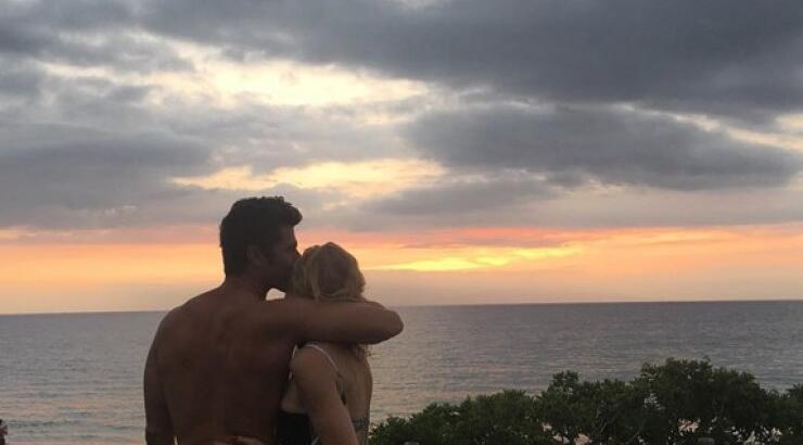 Γοητευτικός ηθοποιός ξανά ερωτευμένος μετά το διαζύγιό του!