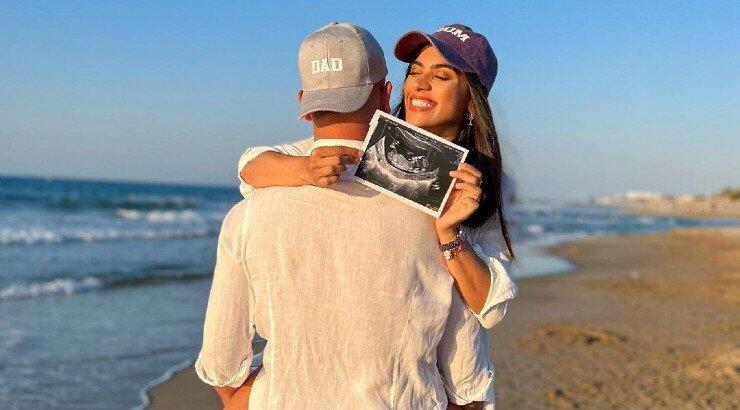 Βάσω Πέτρου: Πόζαρε με μπικίνι και μας έδειξε πρώτη φορά τη φουσκωμένη της κοιλίτσα! [εικόνα]