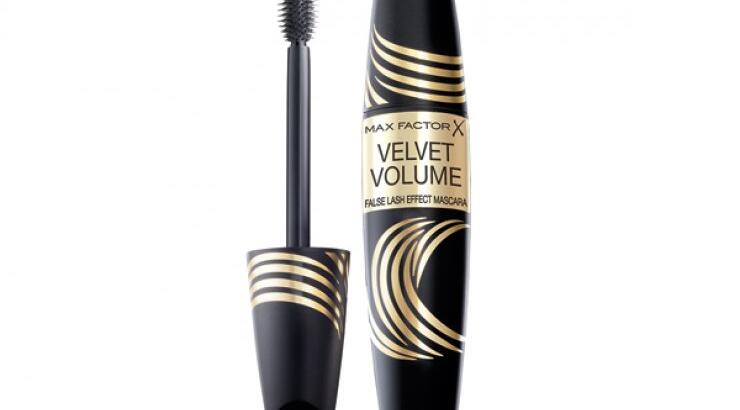 Βελούδινες, σκούρες, γεμάτες όγκο βλεφαρίδες