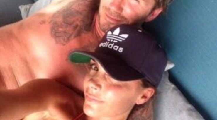 Ημίγυμνος στο κρεβάτι ο Μπέκαμ: Το δώρο του για τα γενέθλια της Βικτόρια