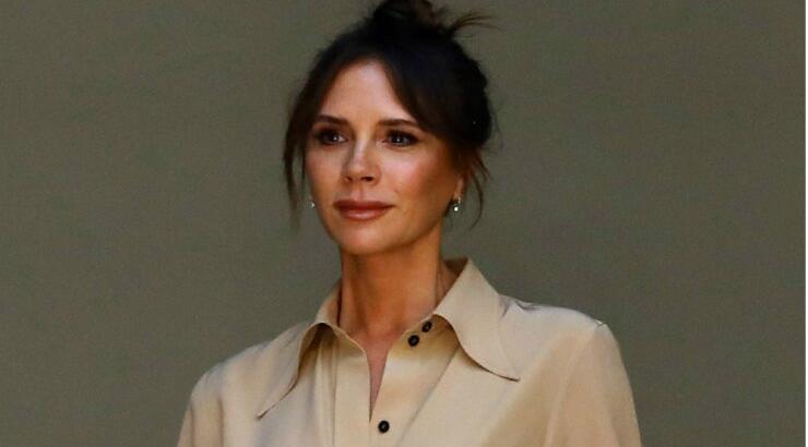 H Victoria Beckham με δημιουργία Ελληνίδας σχεδιάστριας