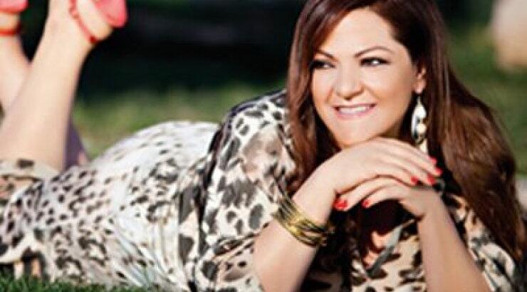 Δείτε τον κούκλο και πολύ νεότερο σύντροφο της Βίκυς Σταυροπούλου