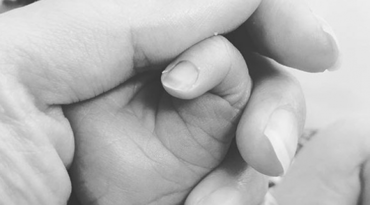 Γνωστή ηθοποιός μετά από μία δύσκολη γέννα έφερε στον κόσμο το γιο της!