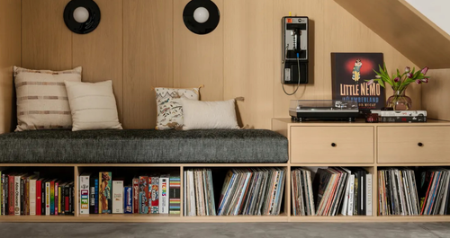 Αν έχετε πικάπ, δείτε 4 τρόπους να κάνετε styling στους δίσκους βινυλίου