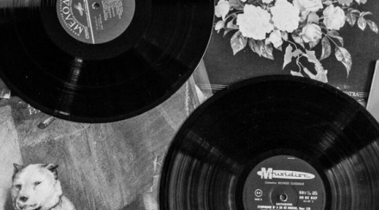 Αγοράζουμε βυνίλια από το vinyl bazaar στη Λεμεσό