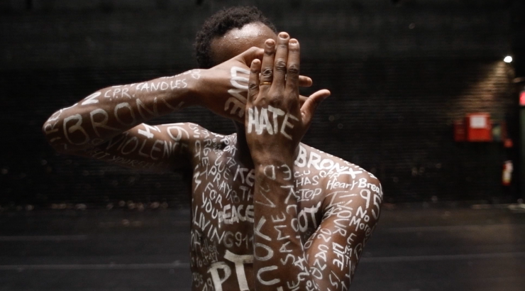 "NEVER TWENTY ONE": Μια παράσταση σύγχρονου χορού χαστούκι στον ρατσισμό 