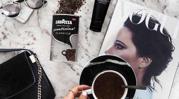 Η ιταλική Vogue τυπώνει λευκό cover για το τεύχος Απριλίου και στέλνει μήνυμα για την πανδημία!