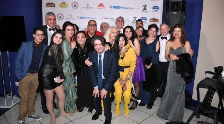 "Βουράτε γειτόνοι": Η πρωτότυπη άφιξη των πρωταγωνιστών στην avant premiere της ταινίας!