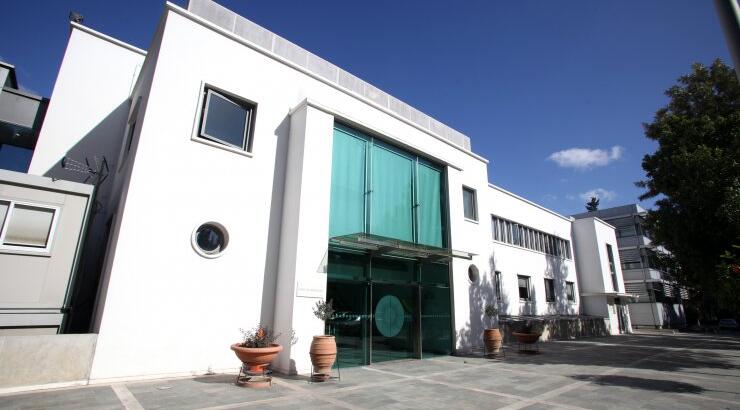 Τα "ανθρωπακια" της Ειρήνης και το "τσουλι" του Κυπριανού 