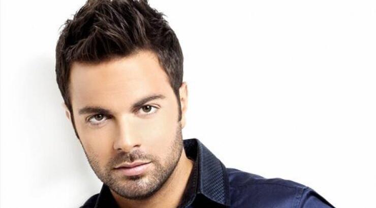 Ηλίας Βρεττός: Δείτε την μαμά του να του κάνει φωνητικά!