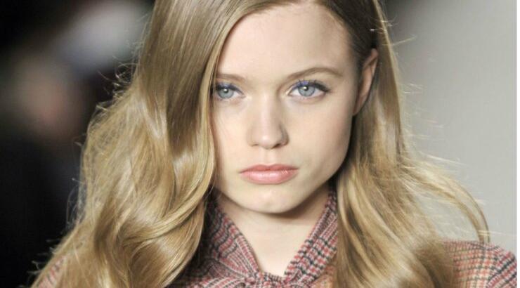 Πώς να φτιάξετε μόνες και εύκολα στο σπίτι wavy hair look