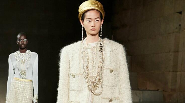 Λευκό και χρυσό: Stylish συνδυασμός που πρέπει να τολμήσεις