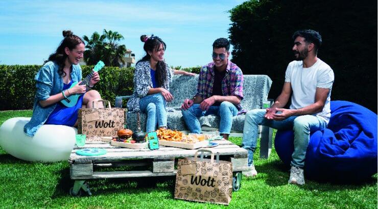 Ανοιξιάτικες γεύσεις στον χώρο της επιλογής μας από τη Wolt!