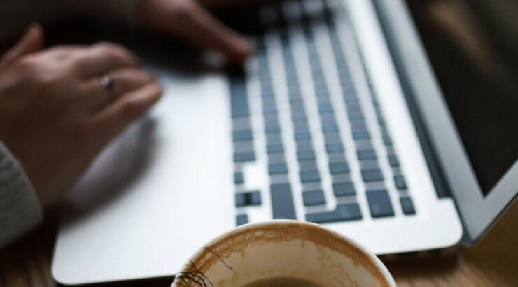 Μήπως μετά το μεσημεριανό αισθάνεστε υπνηλία στη δουλειά;