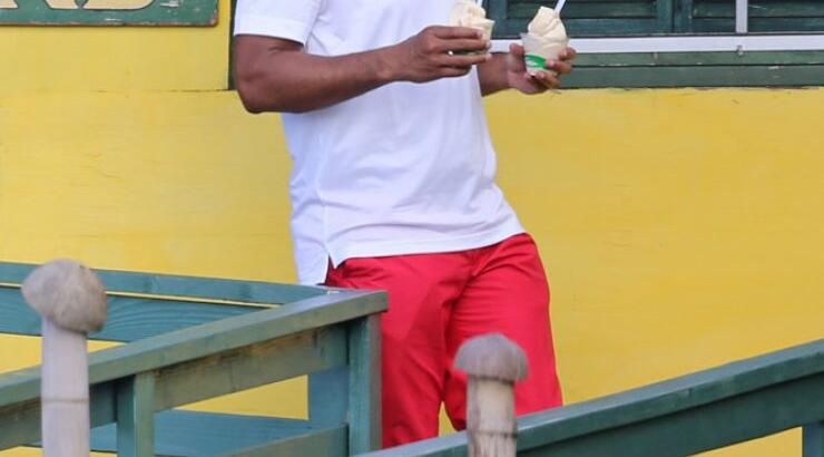 O Will Smith cool και άνετος στην Χαβάη