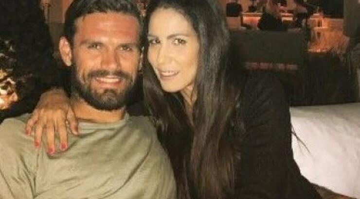 Δείτε για πρώτη φορά το εντυπωσιακό μονόπετρο της Χάρις Δημητρίου