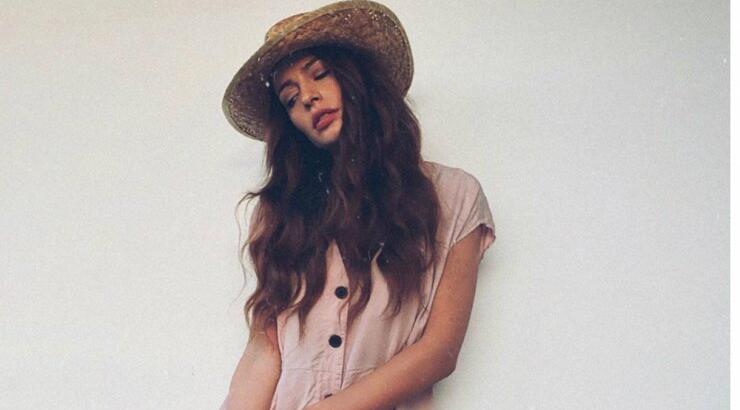 Η Χαριτίνη Ηλιάδου φόρεσε την πιο καλοκαιρινή εκδοχή του κουστουμιού