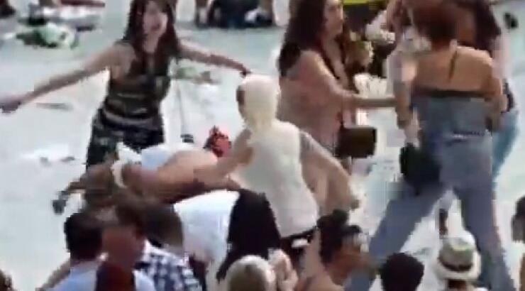  Μπουνιές και ξύλο στη συναυλία του Robbie Williams!