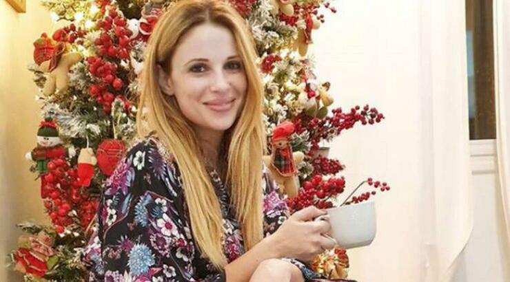 Χριστιάνα Αριστοτέλους: Στόλισε το χριστουγεννιάτικο δέντρο με τη μικρή Μελίνα [βίντεο]