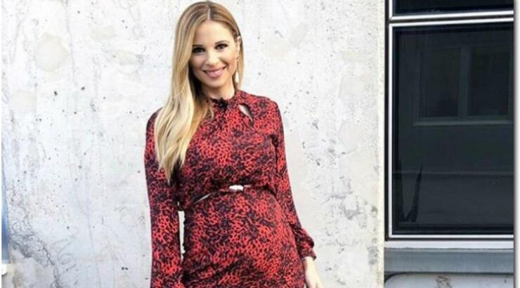 Καλεσμένος της Χριστιάνας Αριστοτέλους της έκανε πρόταση on air να της βαφτίσει το μωρό που περιμένει [βίντεο]