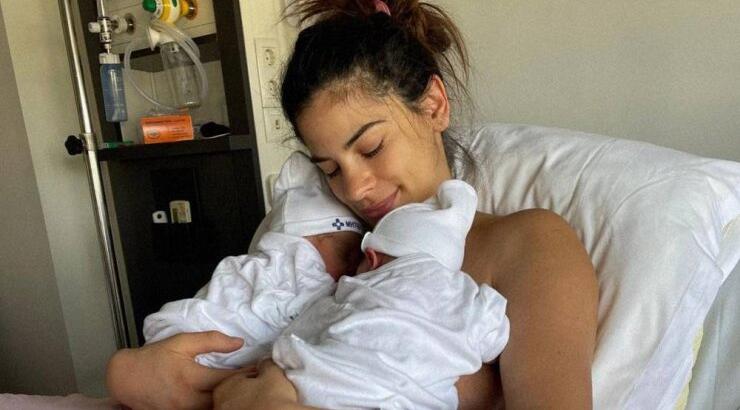 Χριστίνα Μπόμπα: Αποκάλυψε τη διαφορά που έχουν οι δίδυμες κόρες της! [εικόνα]