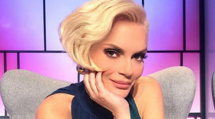 Έλενα Χριστοπούλου: Μας έδειξε πρώτη φορά την αγαπημένη γωνιά στο σαλόνι της! 