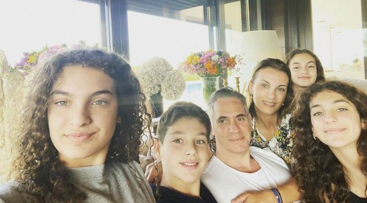 Νικόλας – Γιώτα Παπαδοπούλου: Με μάσκες τα παιδιά τους την πρώτη ημέρα στο σχολείο!