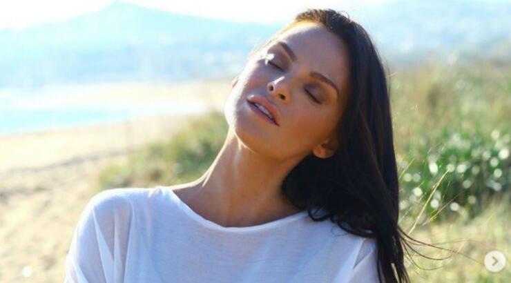 Αυτό μας ξάφνιασε! Η Υβόννη Μπόσνιακ με κοντό αγορίστικο και ξανθό μαλλί! [εικόνα]