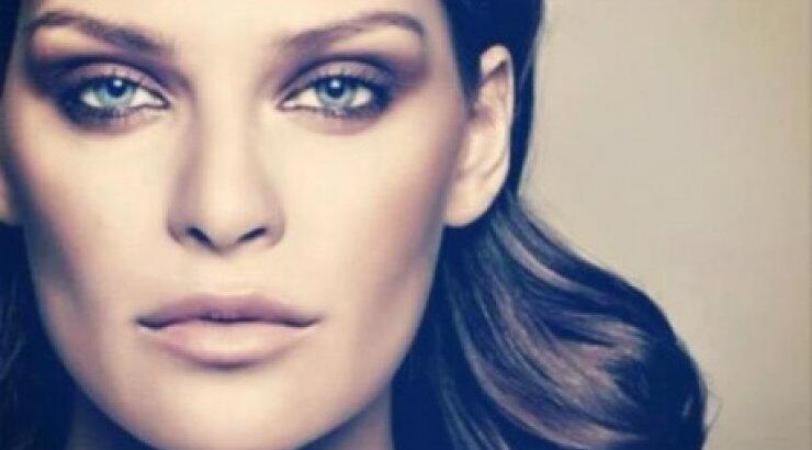 Υβόννη Μπόσνιακ: Ο Αντώνης πήρε τα μολύβια του και τη ζωγράφισε