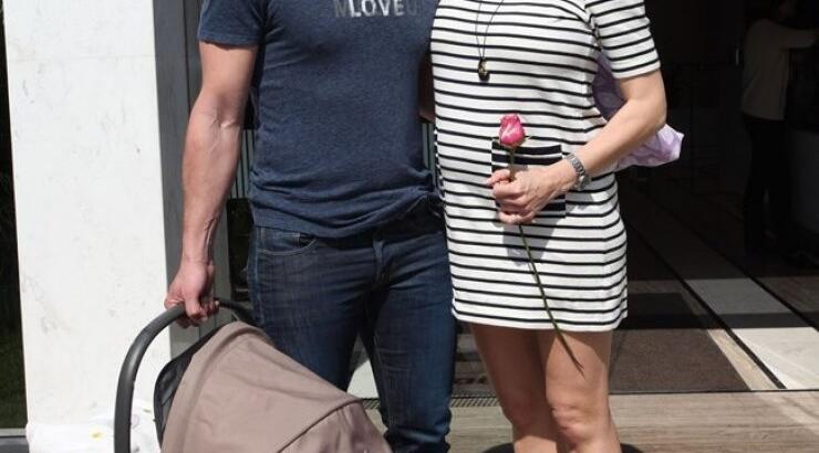 Ζέτα Δούκα: Δείτε τις πρώτες φωτογραφίες από την έξοδό της από το μαιευτήριο!