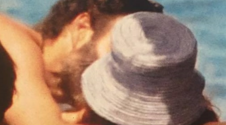 Ποιους Έλληνες ηθοποιούς “τσακώσαμε” να φιλιούνται στην παραλία;