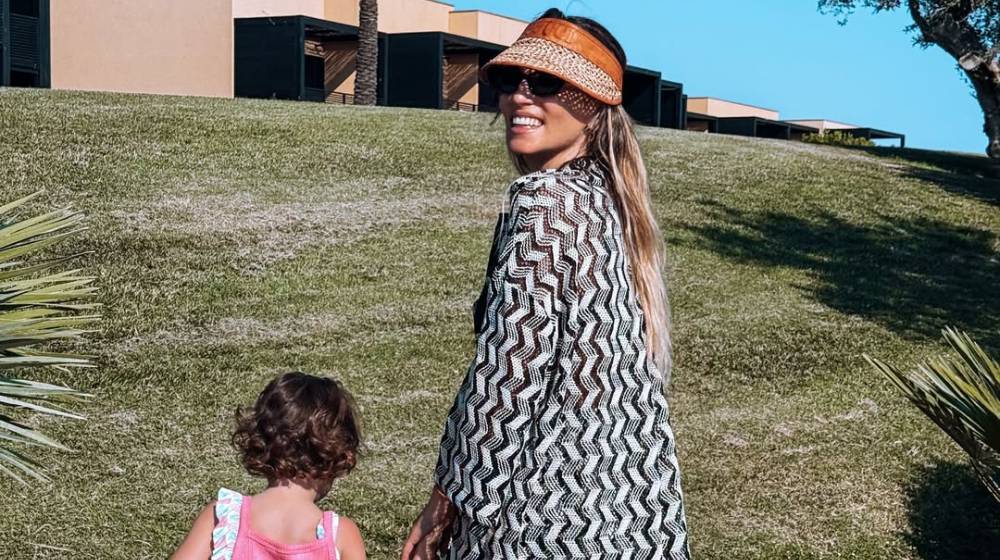 Οικονομάκου: Η 4χρονη κόρη της δίνει ρεσιτάλ πάθους στην ερμηνεία της στο αυτοκίνητο [βίντεο]